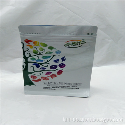 Snack use and zipper top sealing handle side gussset quad bag